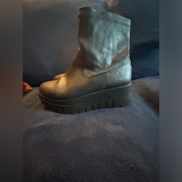 Fly London size 38 ankle boots.  Silver color in very good condition. - Picture 2 of 6